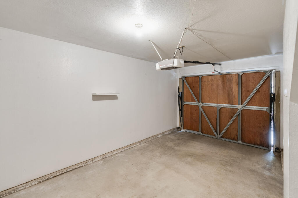 522 W Victoria Street, C