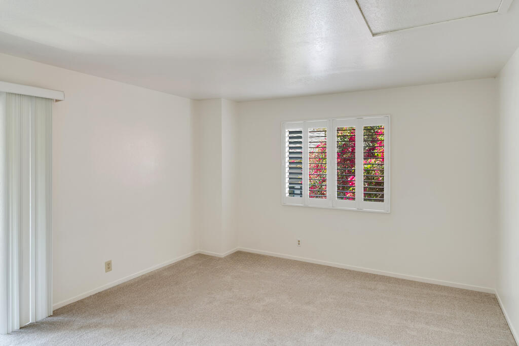 522 W Victoria Street, C