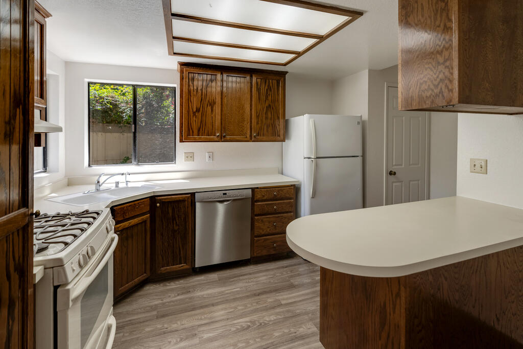 522 W Victoria Street, C