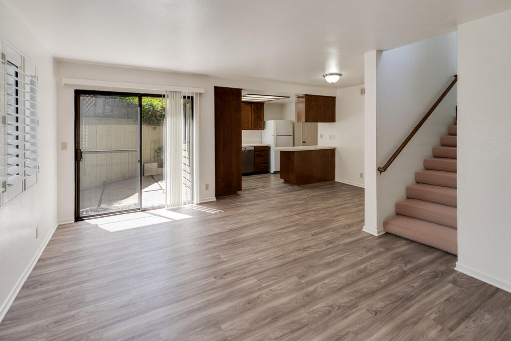 522 W Victoria Street, C