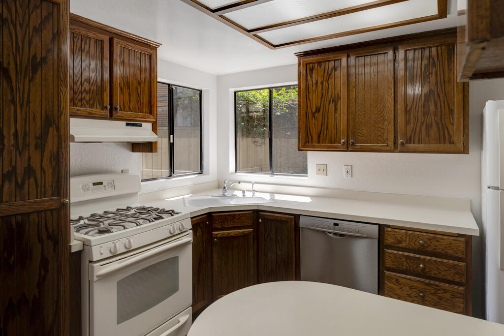 522 W Victoria Street, C