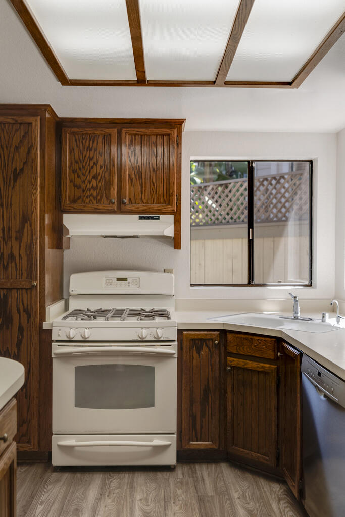 522 W Victoria Street, C