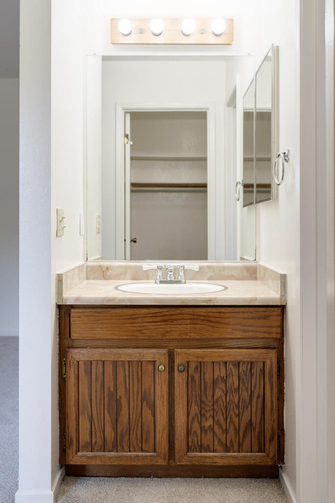 522 W Victoria Street, C