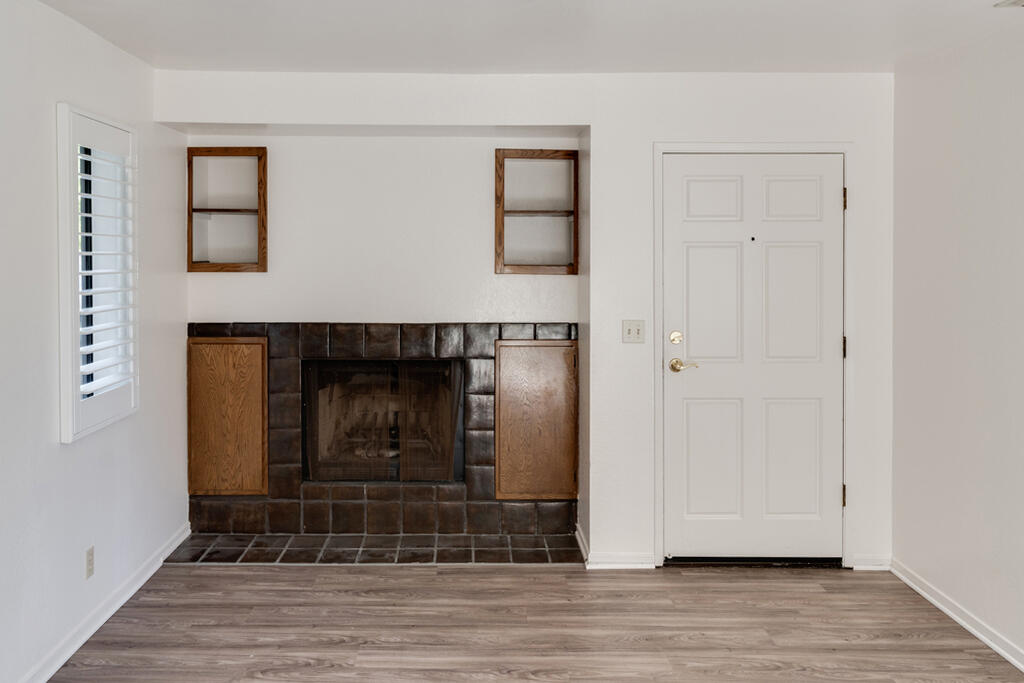 522 W Victoria Street, C