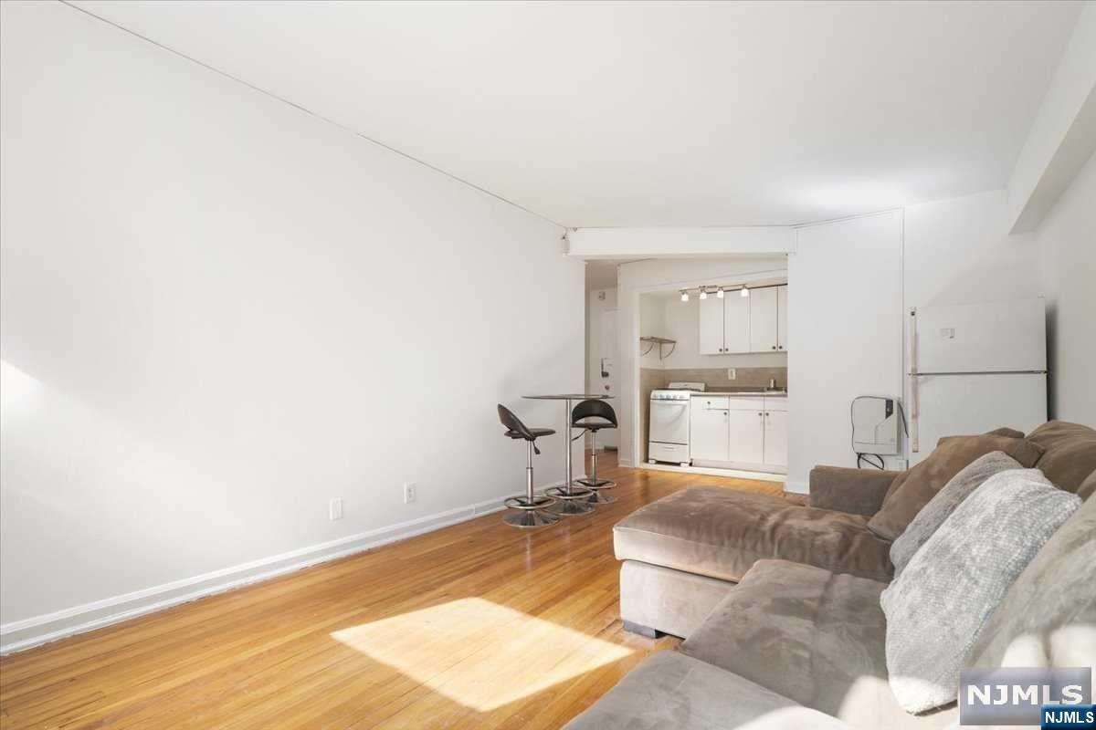 3091 Edwin Avenue 2E
