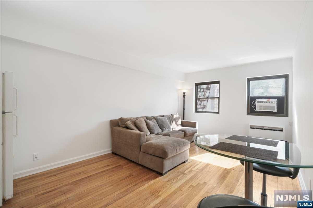 3091 Edwin Avenue 2E
