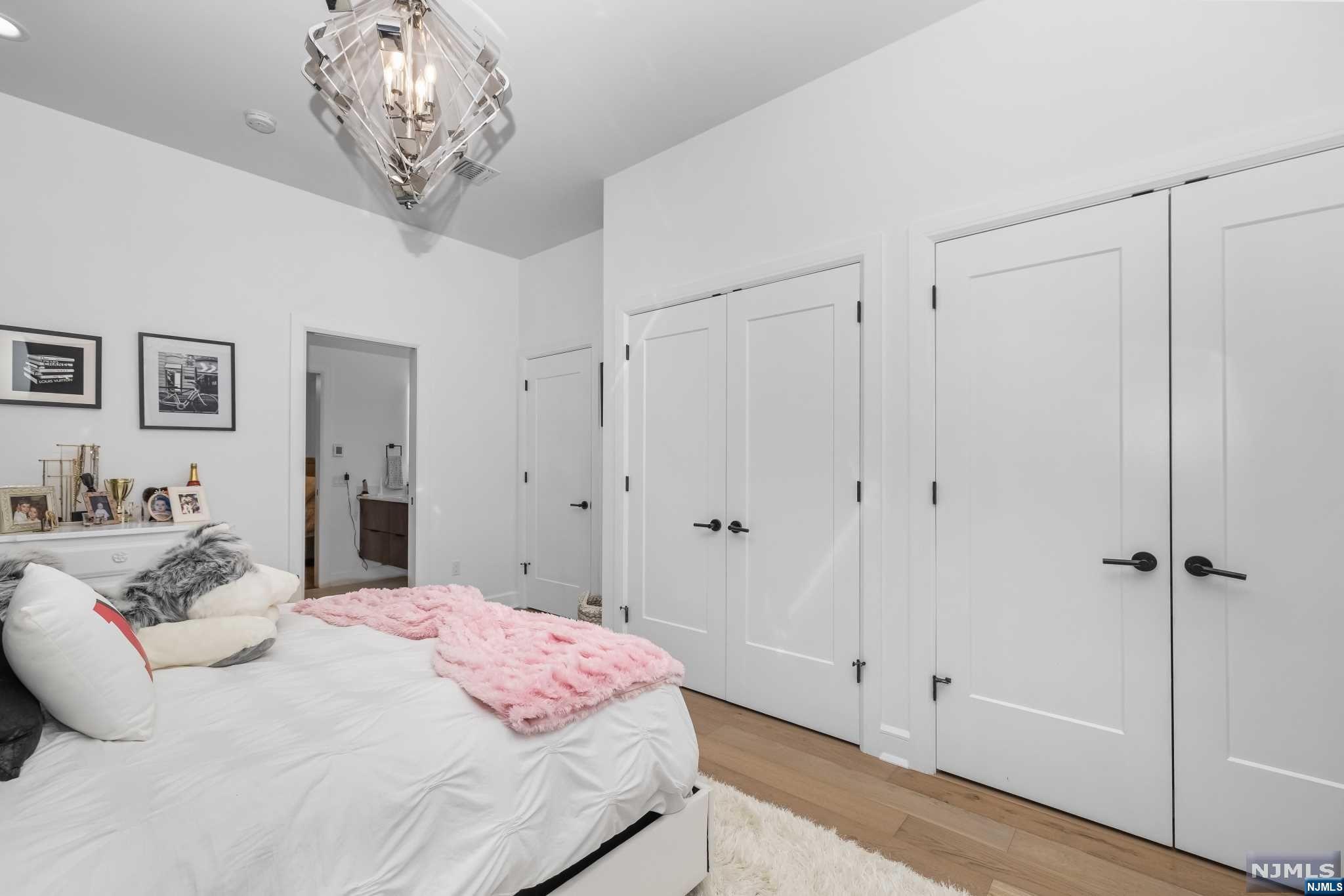 448 Undercliff Avenue