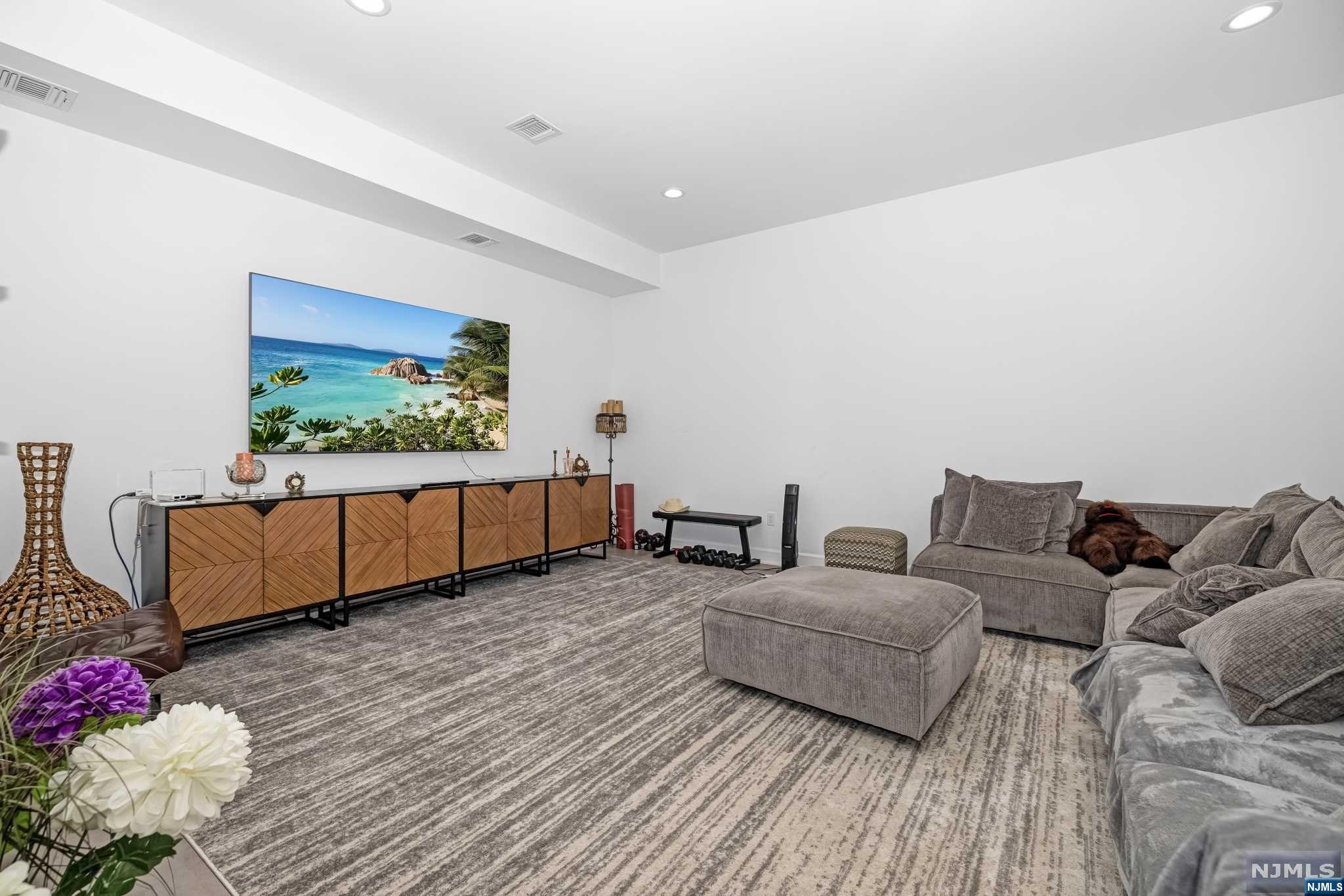 448 Undercliff Avenue
