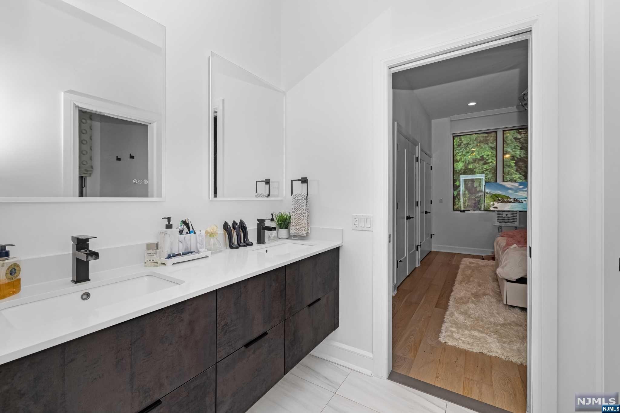 448 Undercliff Avenue