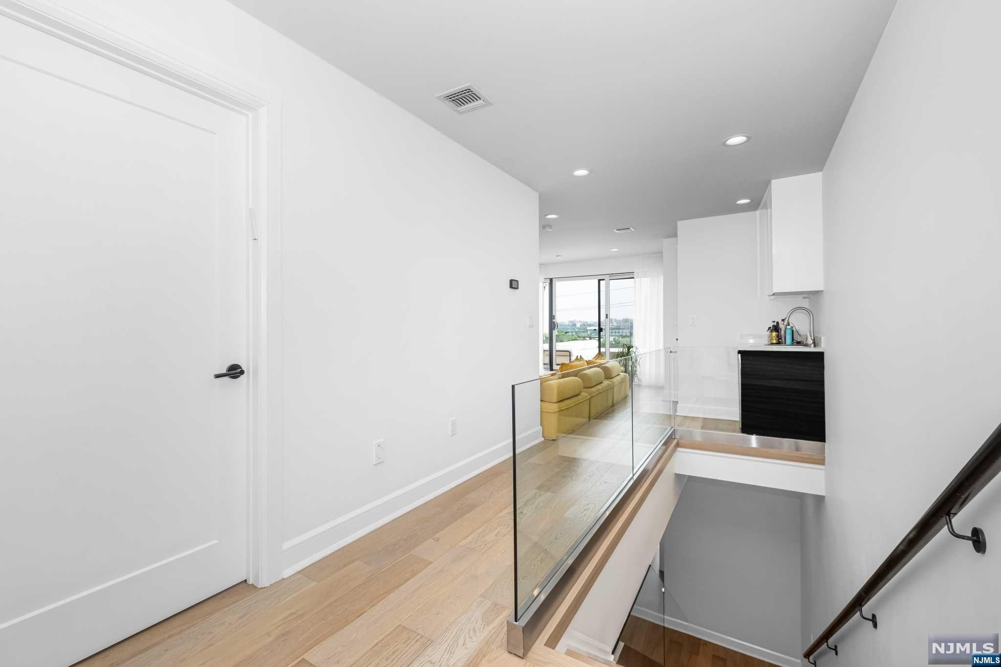 448 Undercliff Avenue