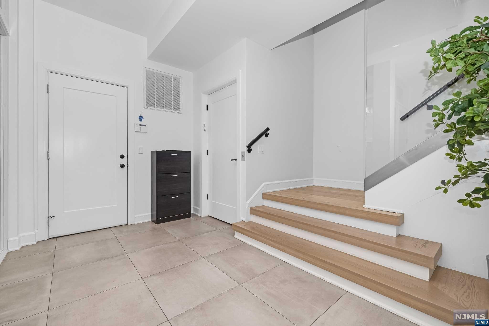 448 Undercliff Avenue