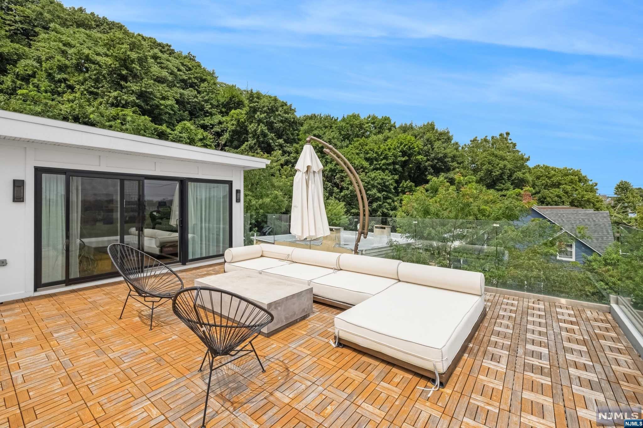 448 Undercliff Avenue
