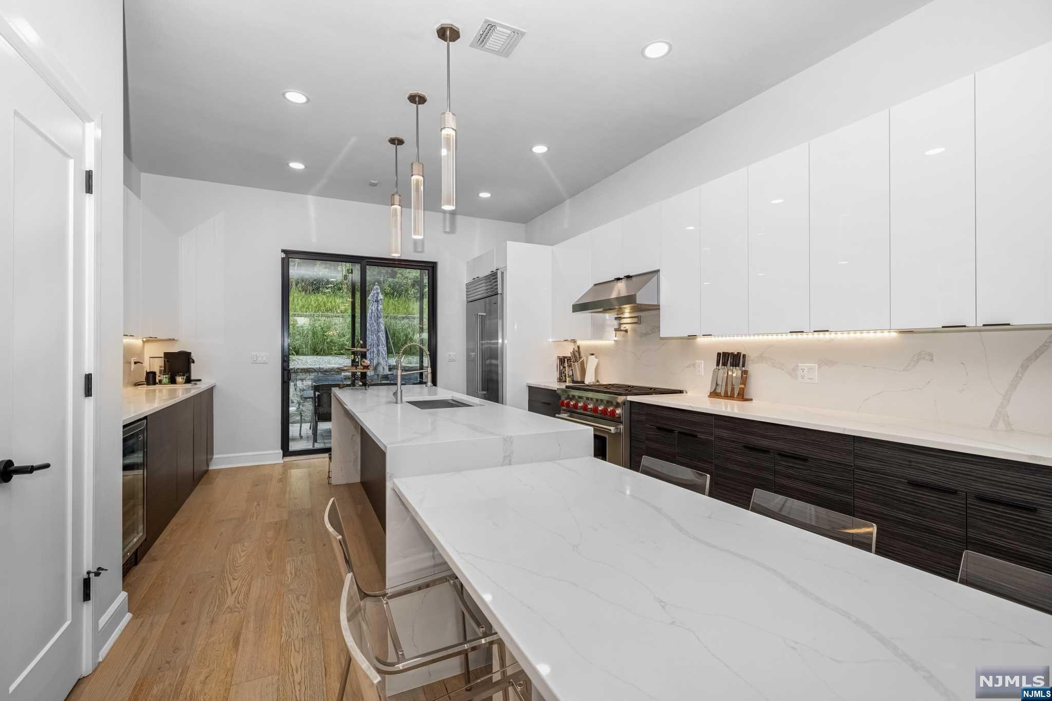 448 Undercliff Avenue