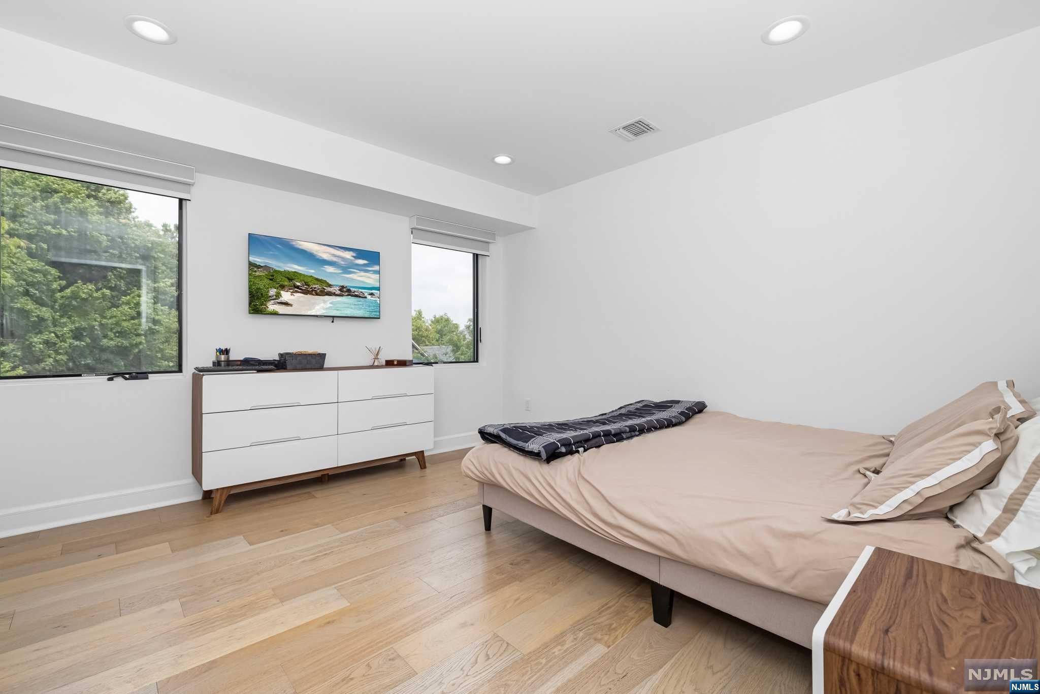 448 Undercliff Avenue