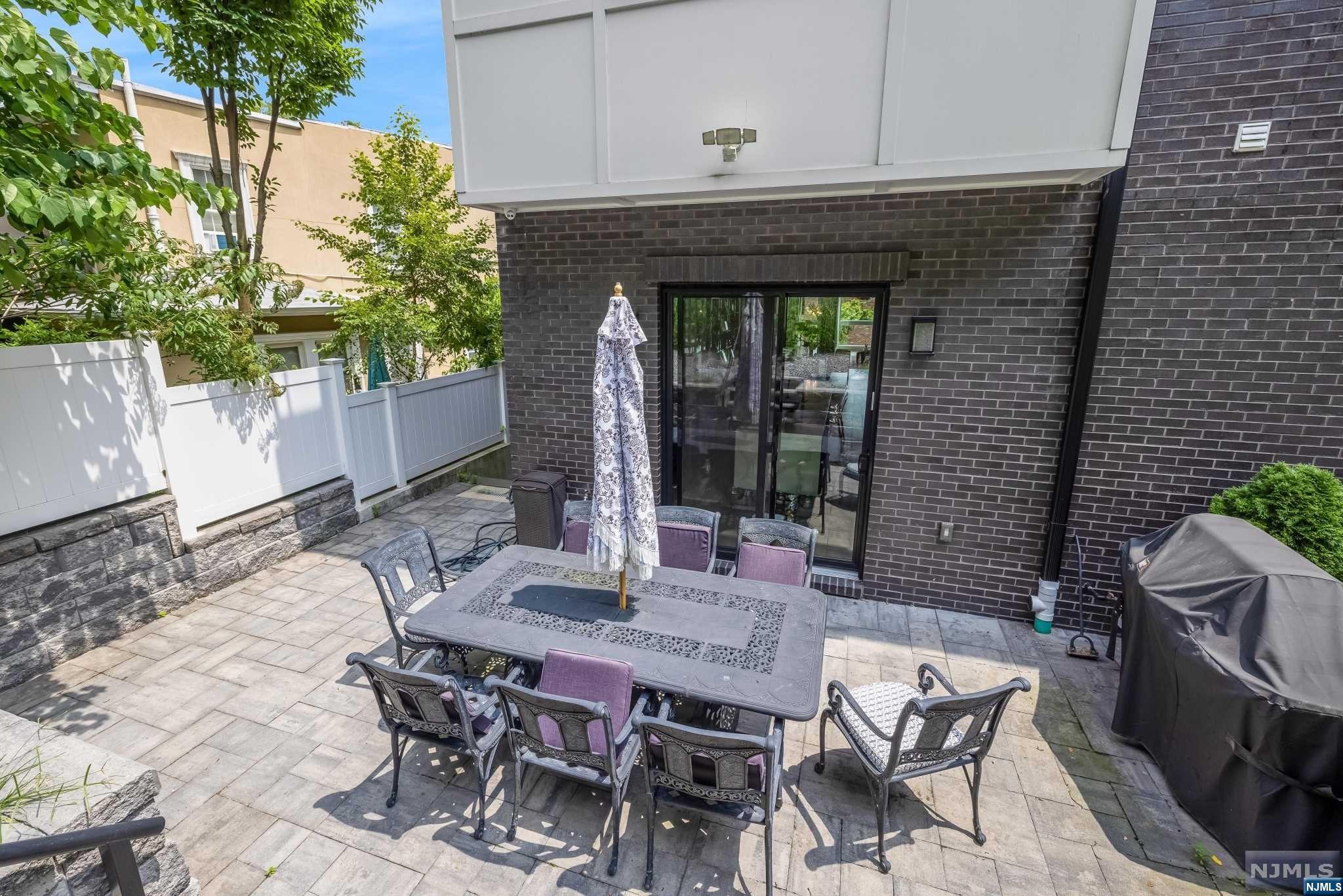 448 Undercliff Avenue