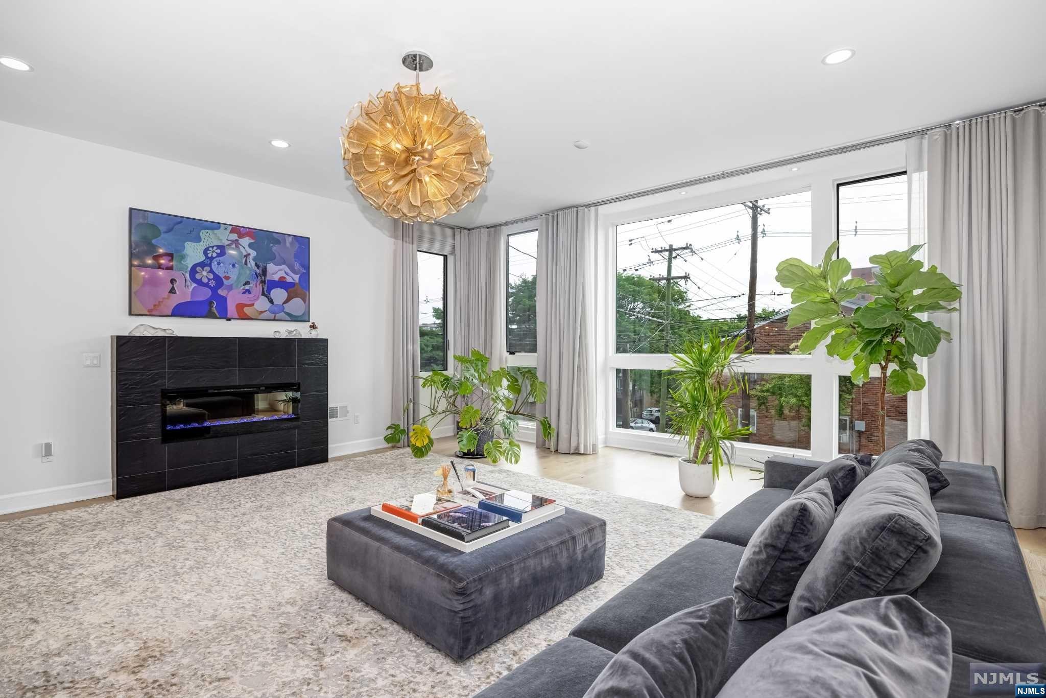 448 Undercliff Avenue