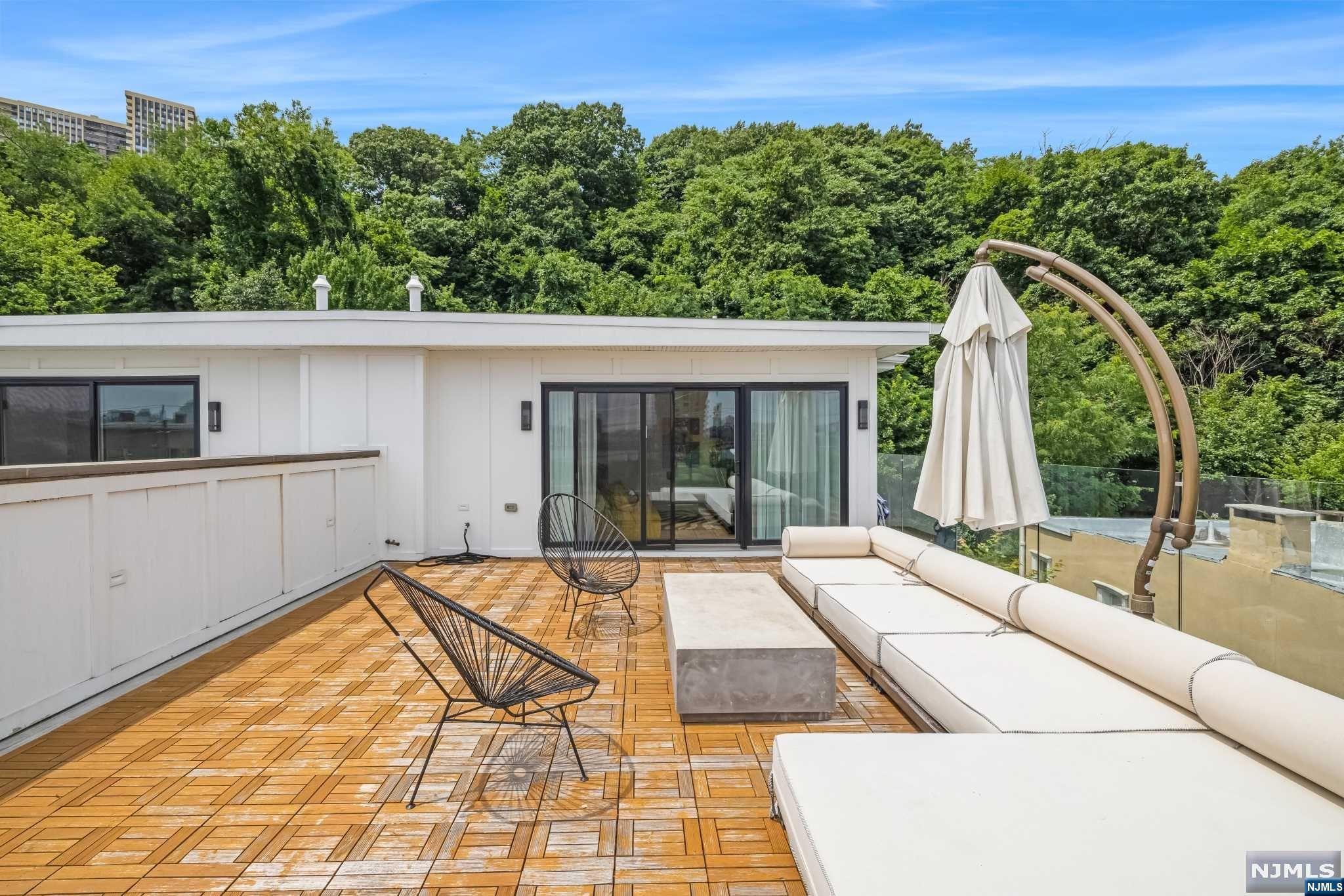 448 Undercliff Avenue