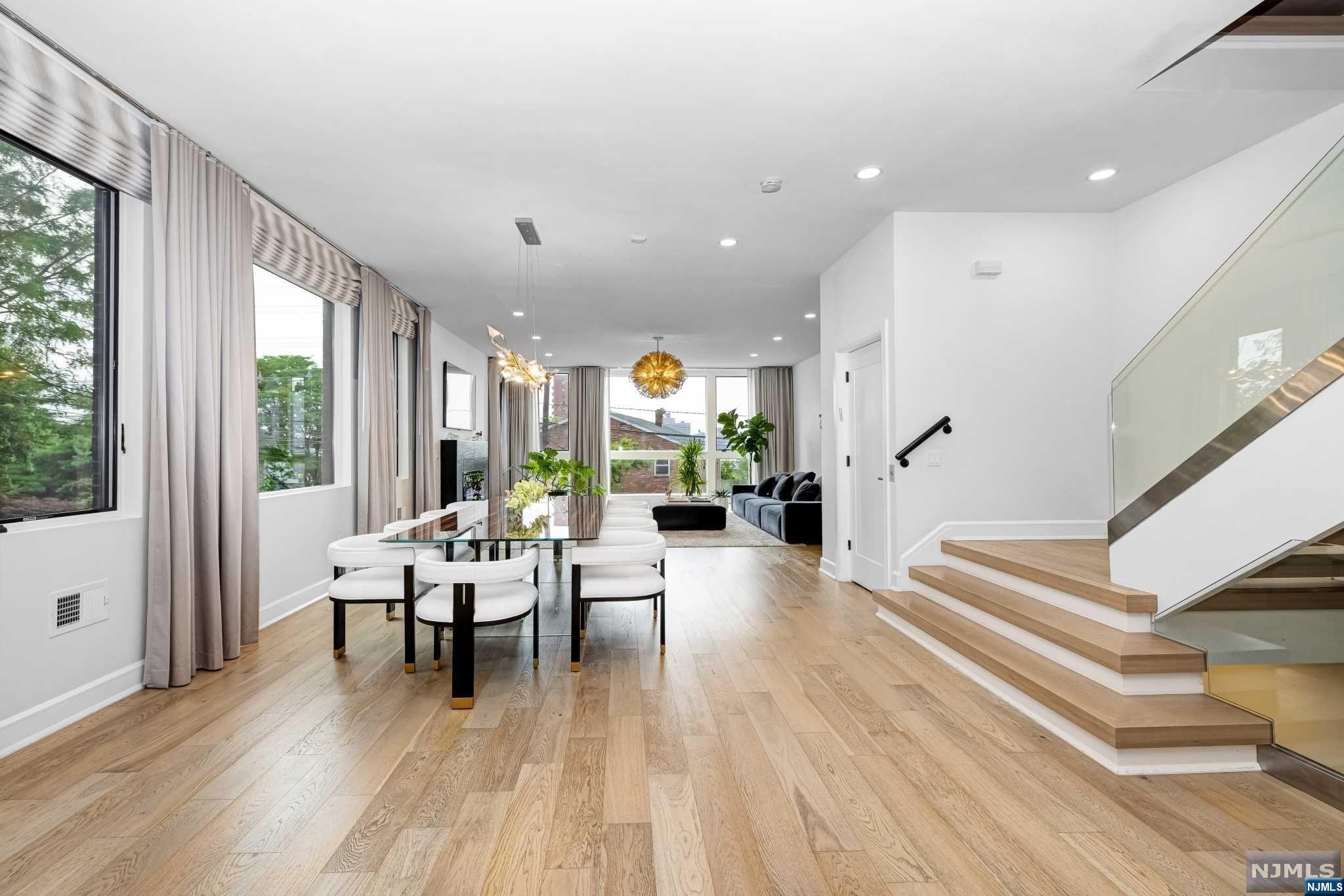 448 Undercliff Avenue