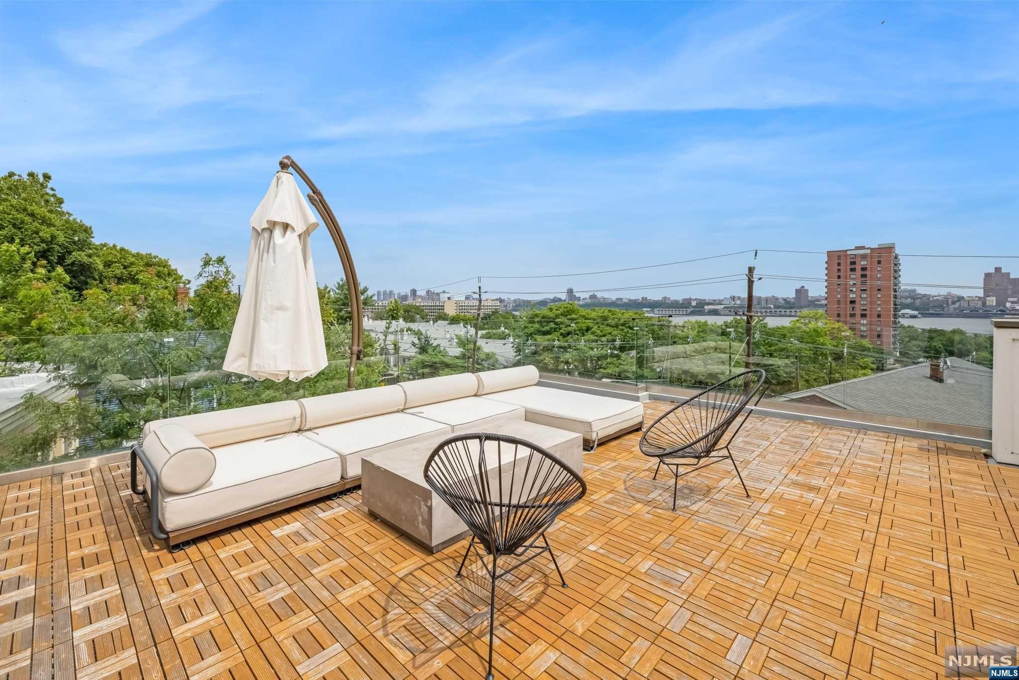 448 Undercliff Avenue