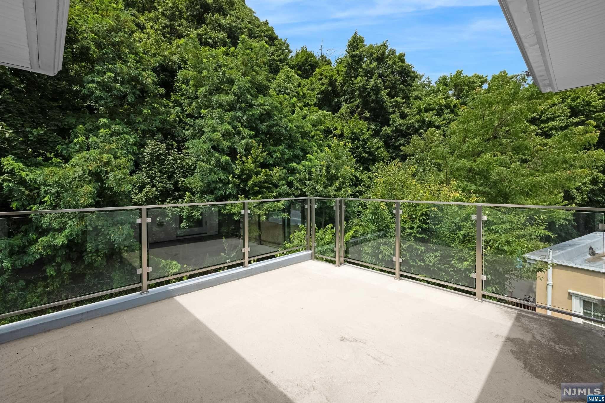 448 Undercliff Avenue