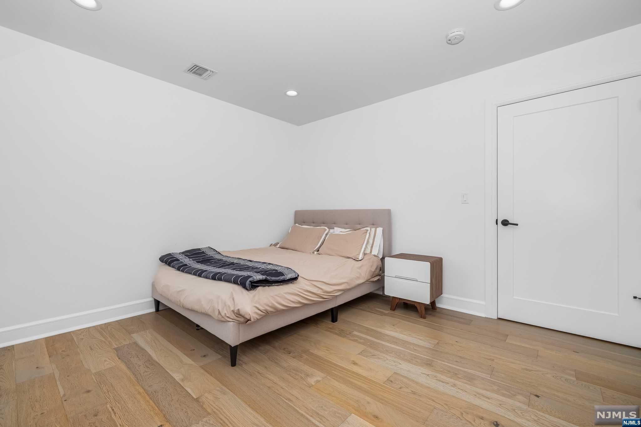448 Undercliff Avenue