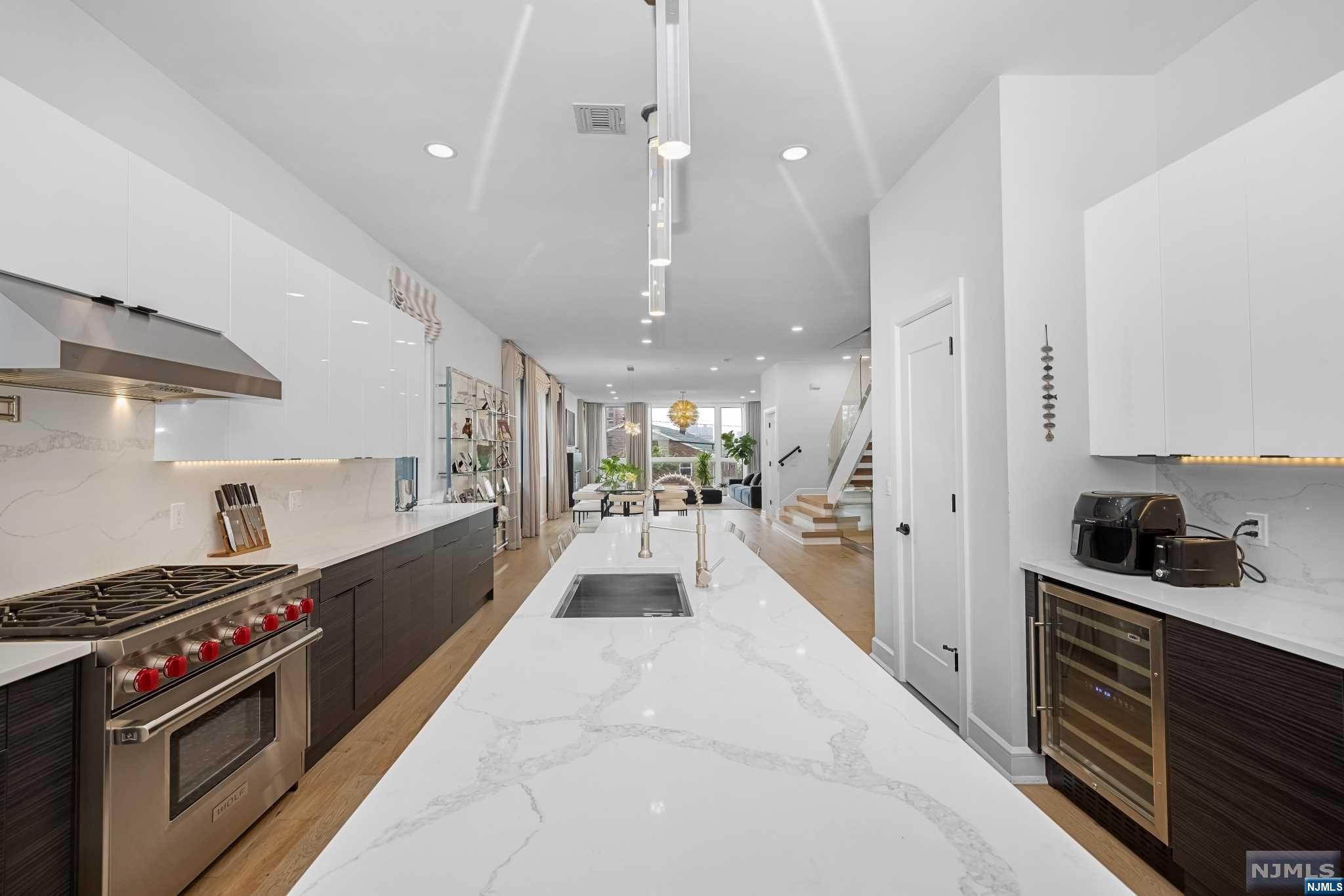 448 Undercliff Avenue