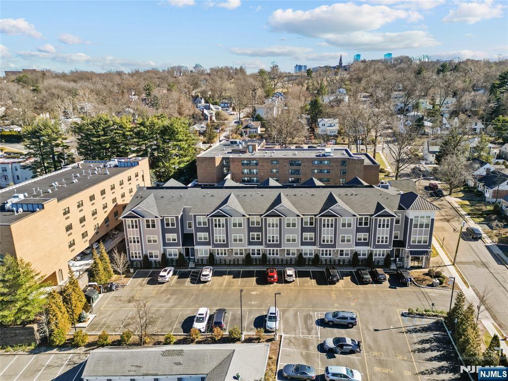 313 Woodland Place 305