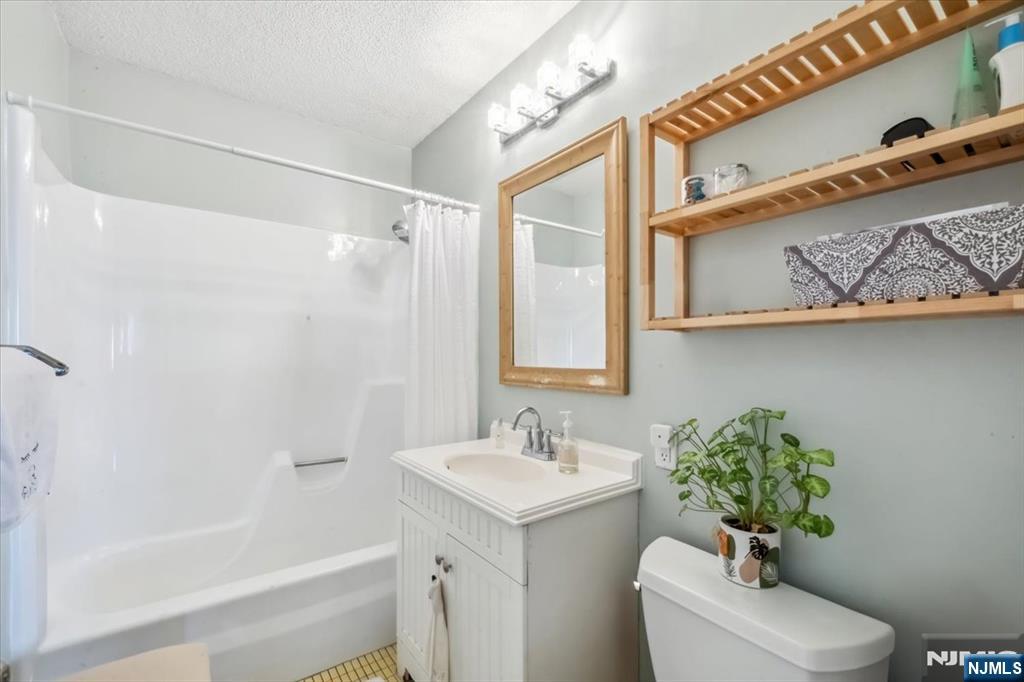 555 North Avenue 23C