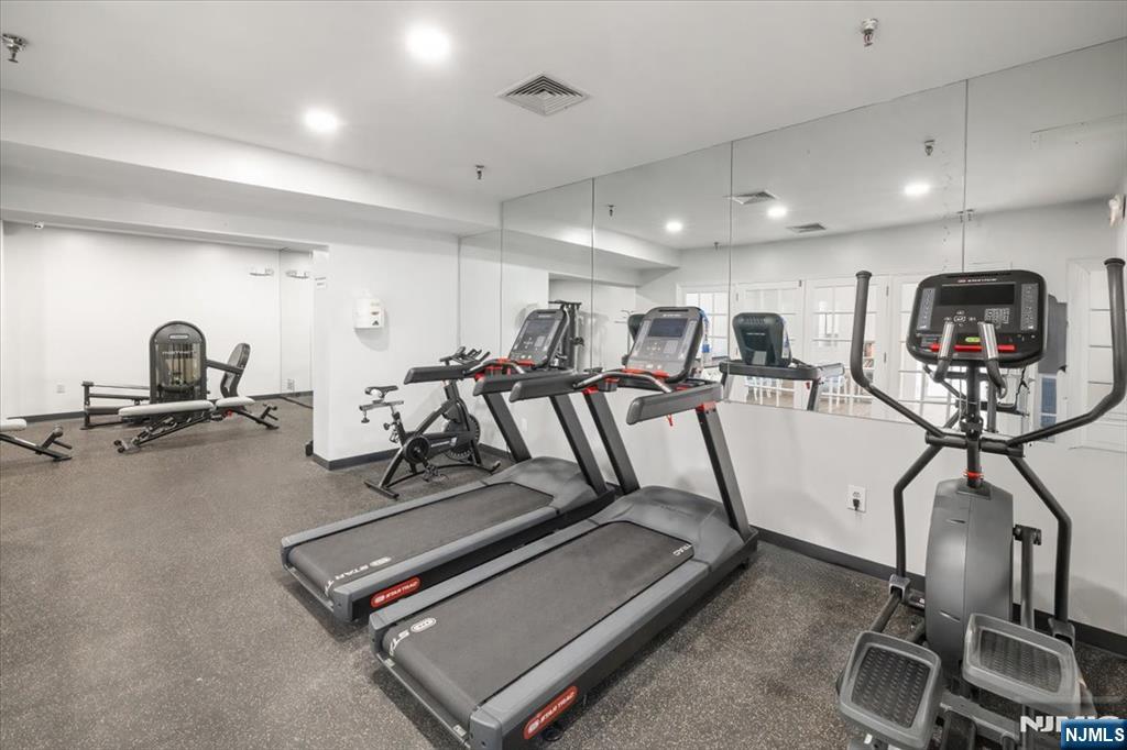 800 River Road 323