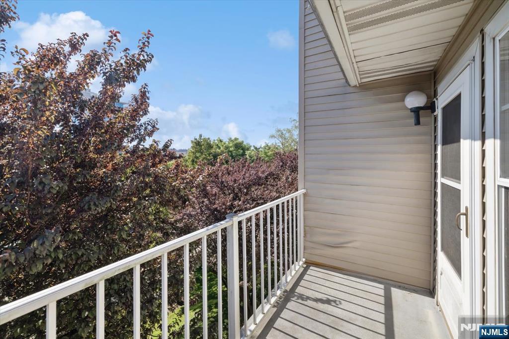 800 River Road 323