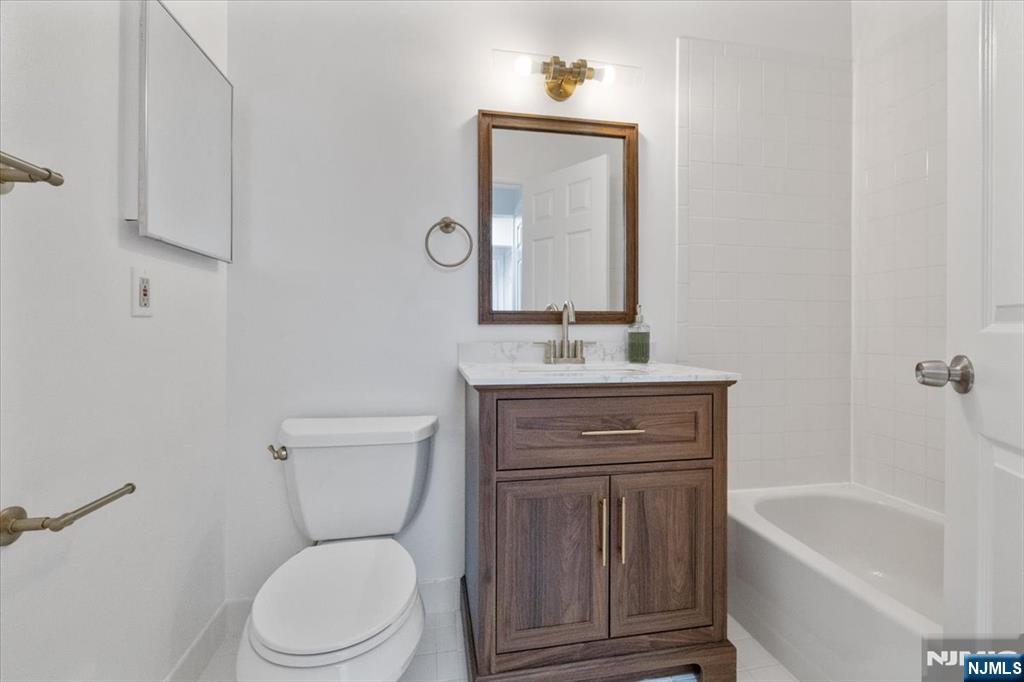 800 River Road 323