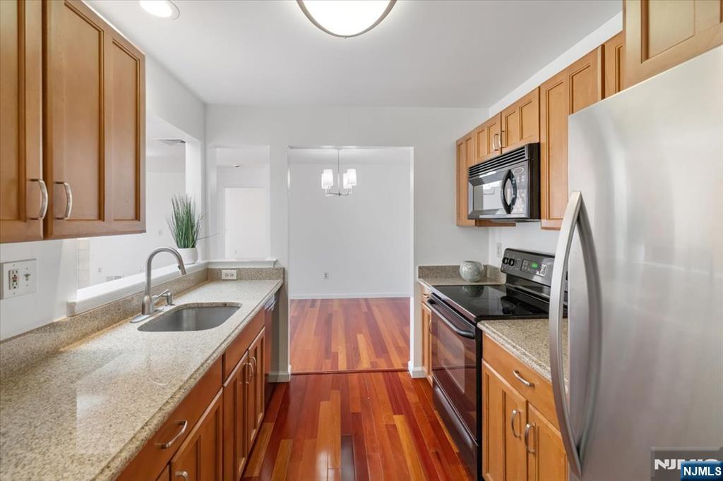 800 River Road 323