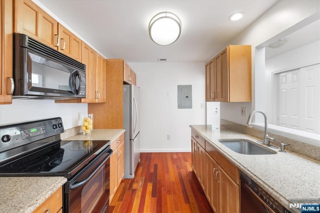 800 River Road 323