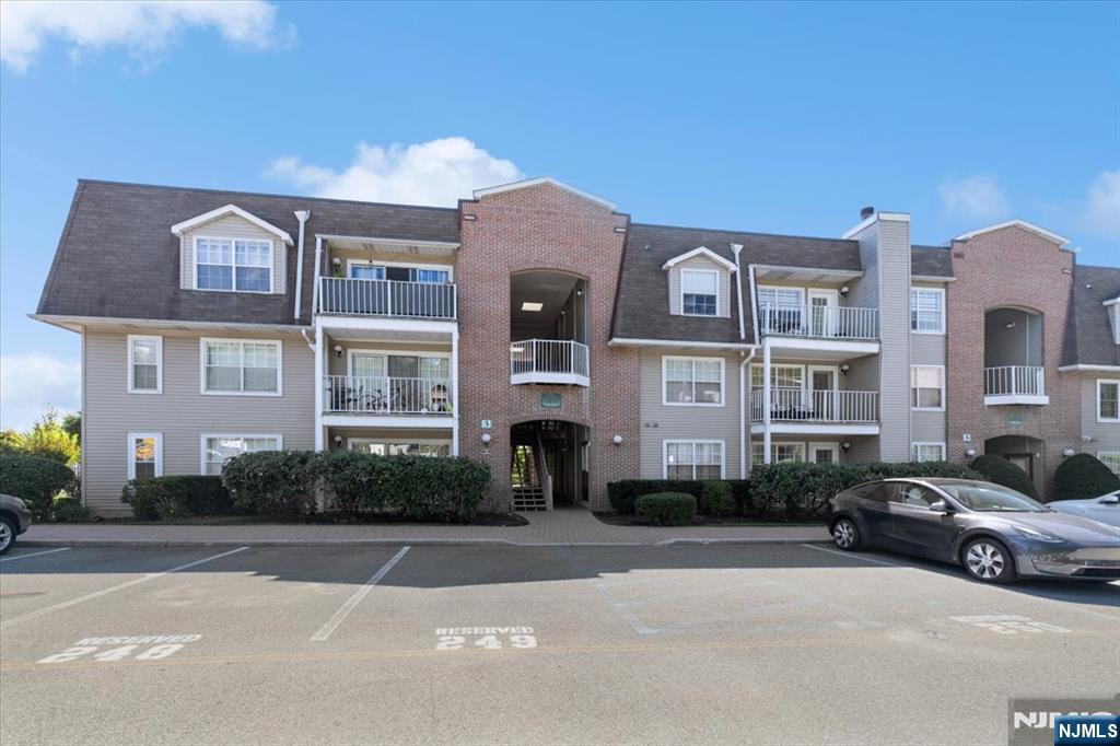 800 River Road 323