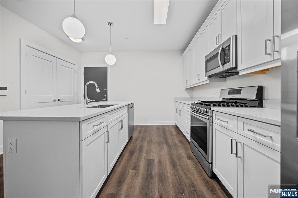 313 Woodland Place 202