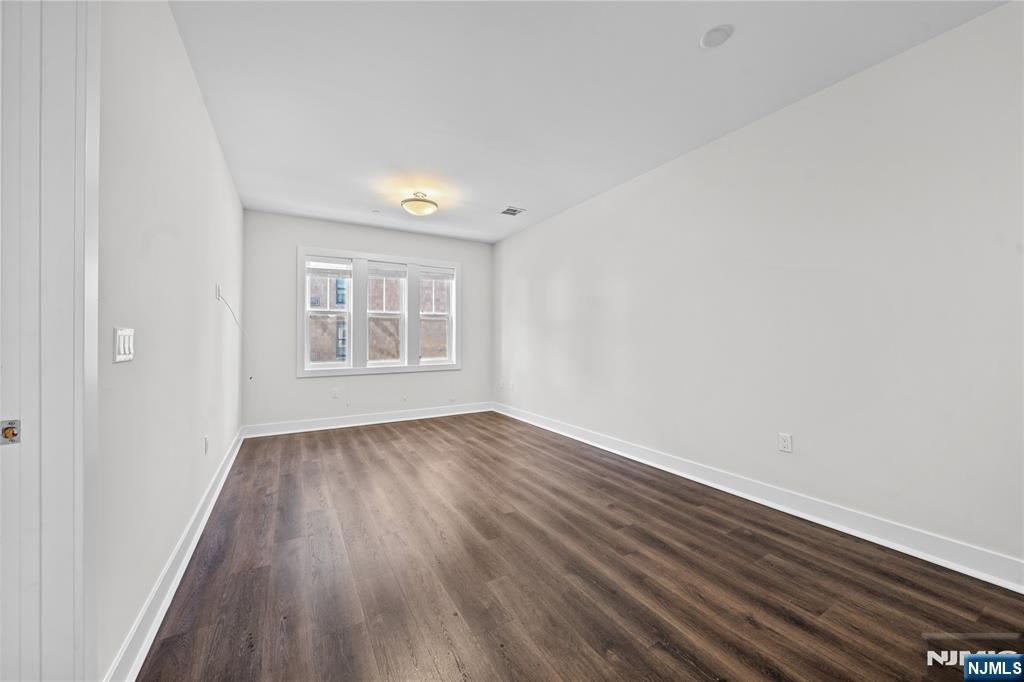 313 Woodland Place 202