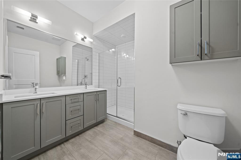 313 Woodland Place 202