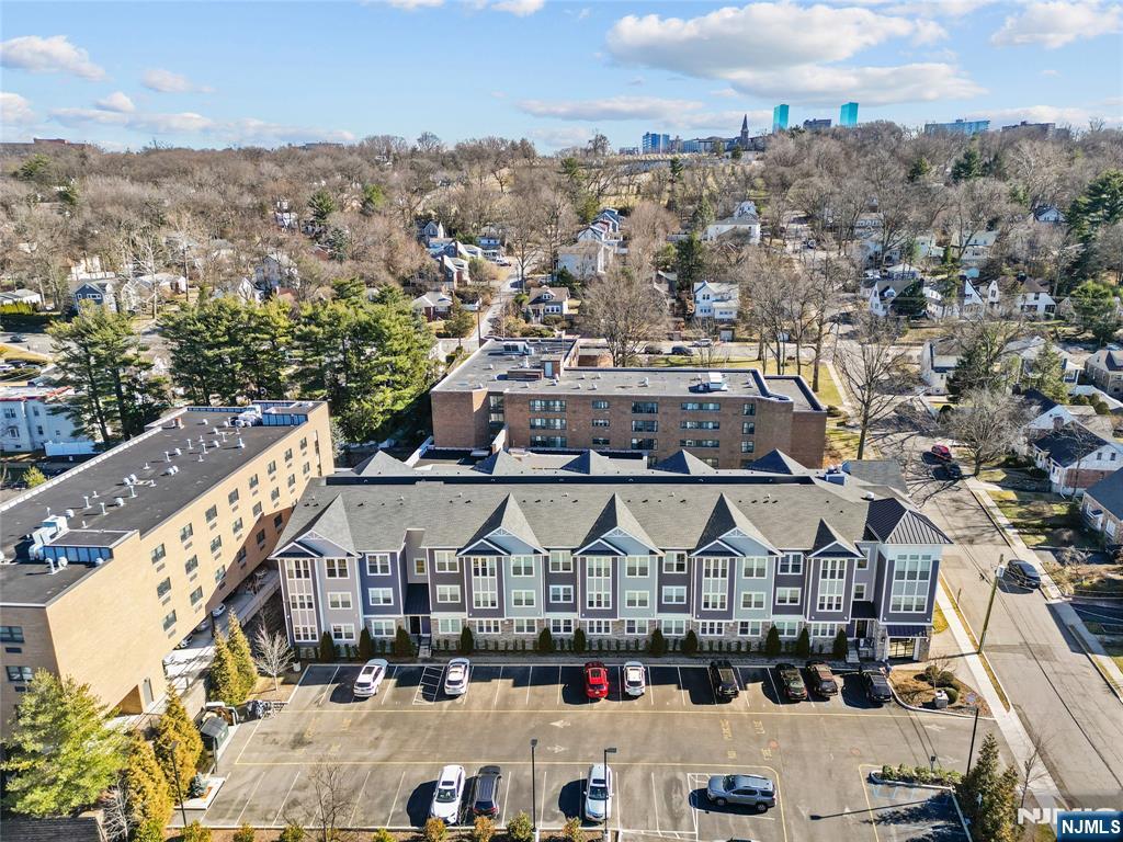 313 Woodland Place 202