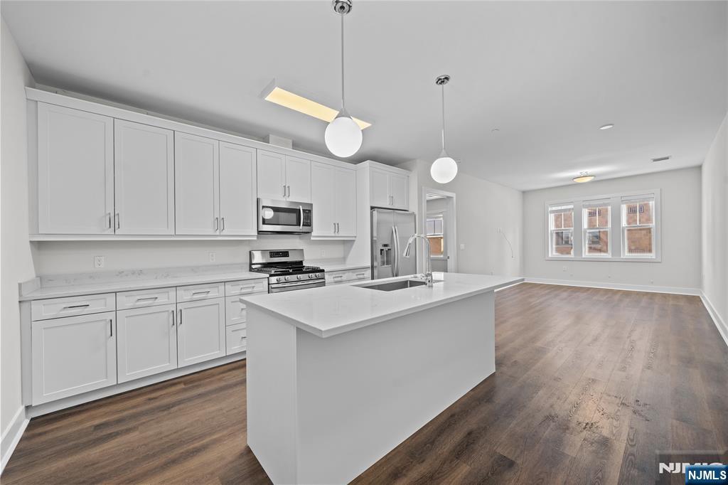 313 Woodland Place 202