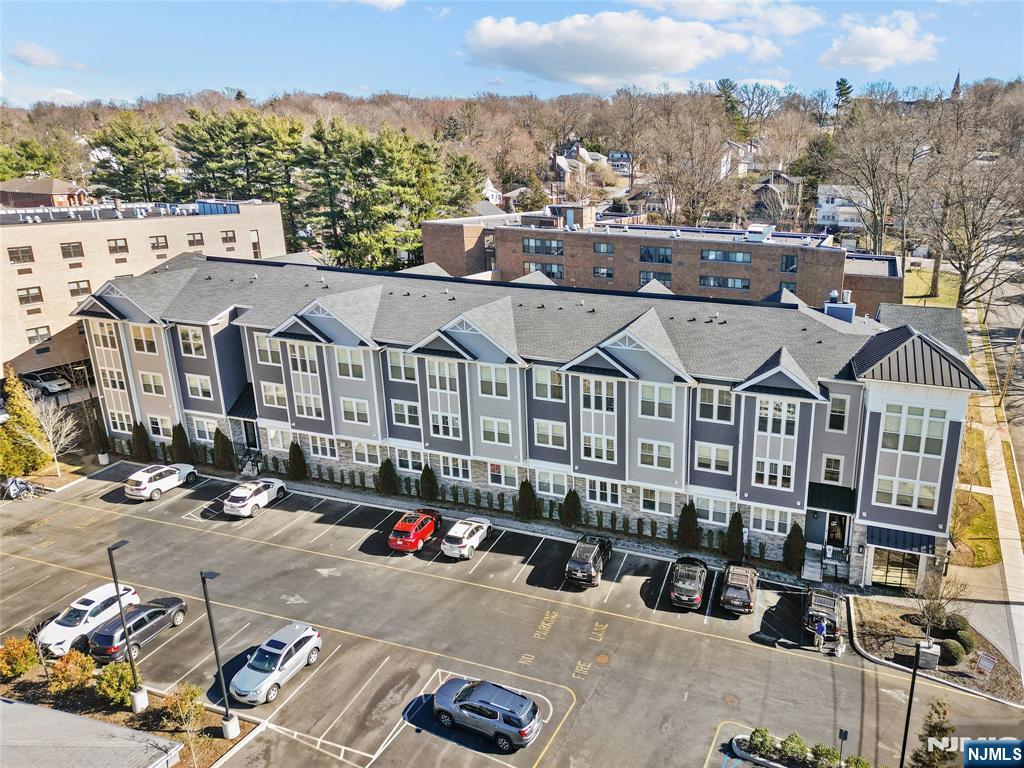 313 Woodland Place 207
