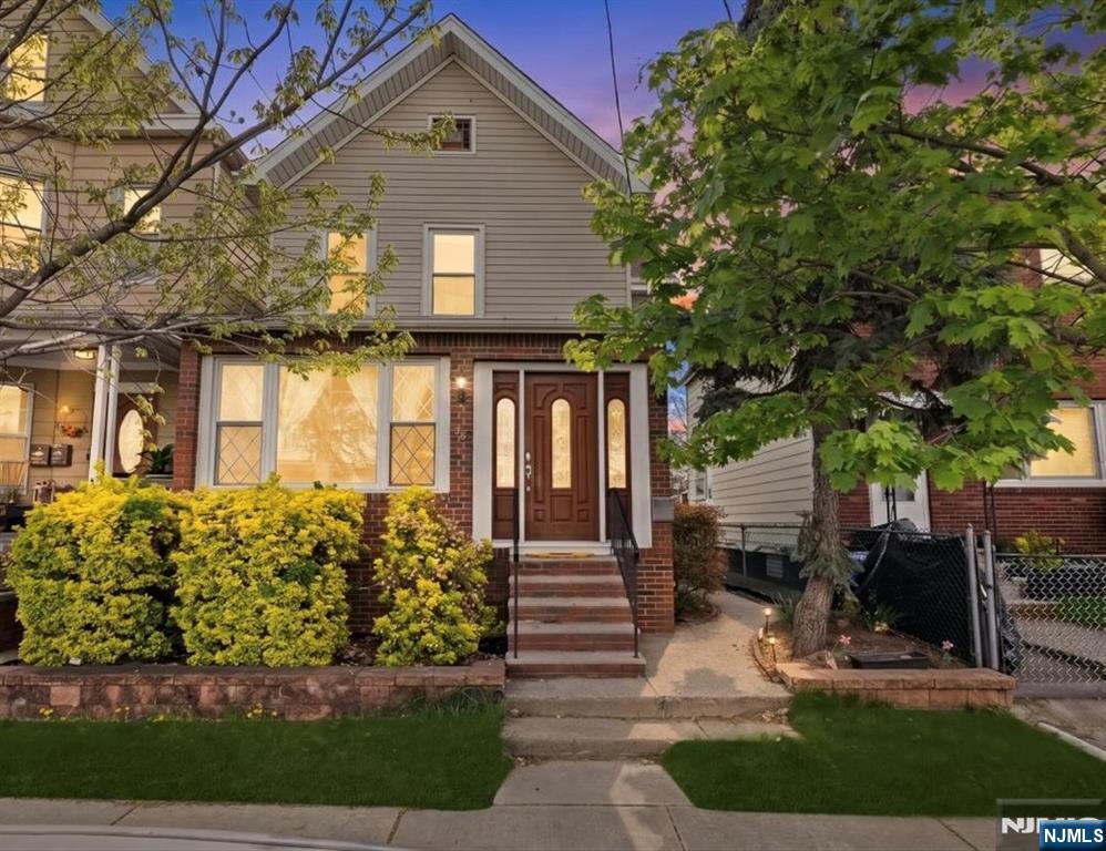 48 Midland Avenue
