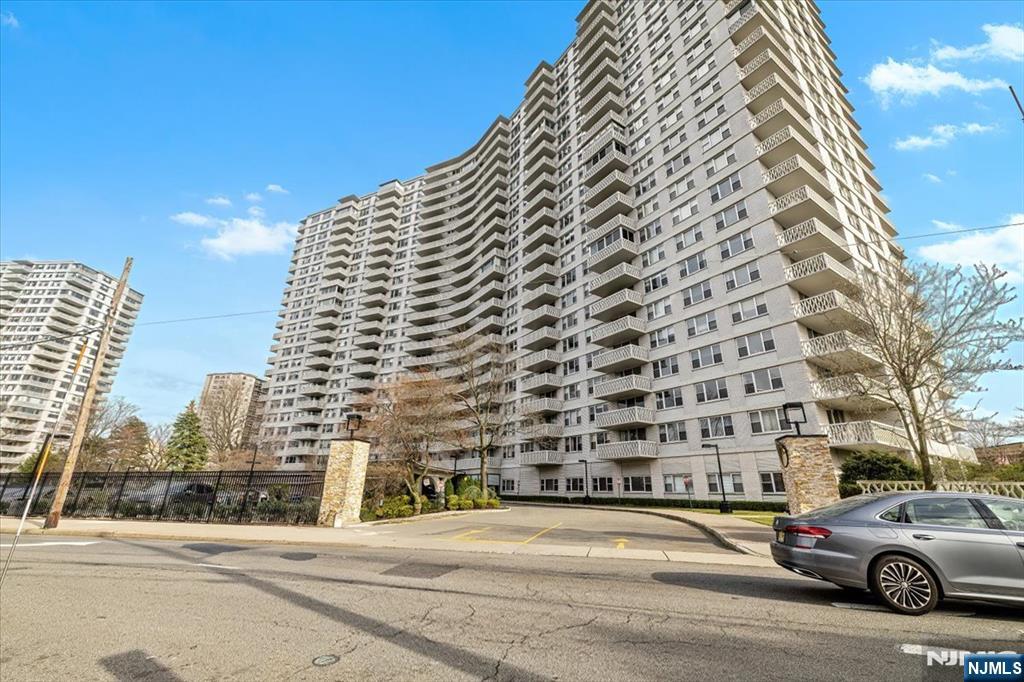 2000 Linwood Avenue 14Y