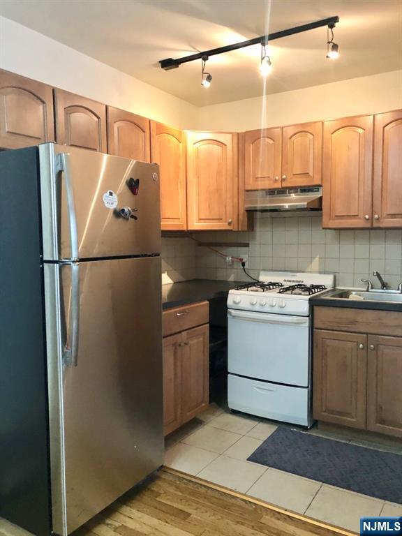 2160 Center Avenue 3J