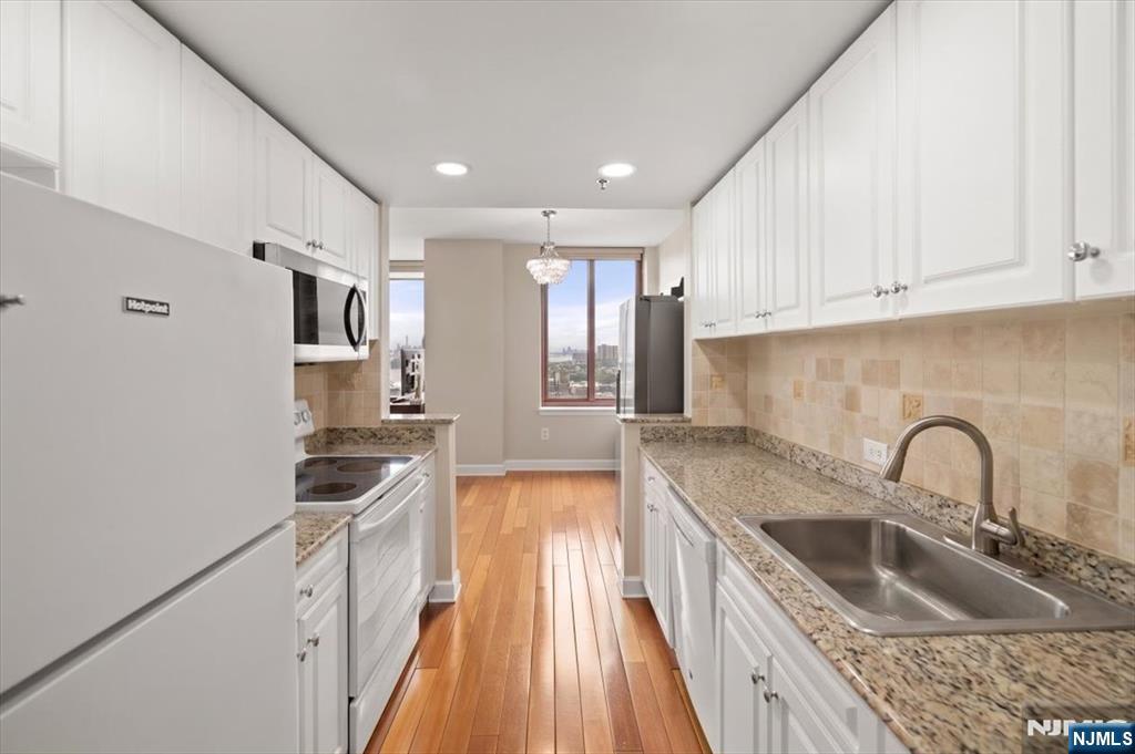 100 palisade Road 3408