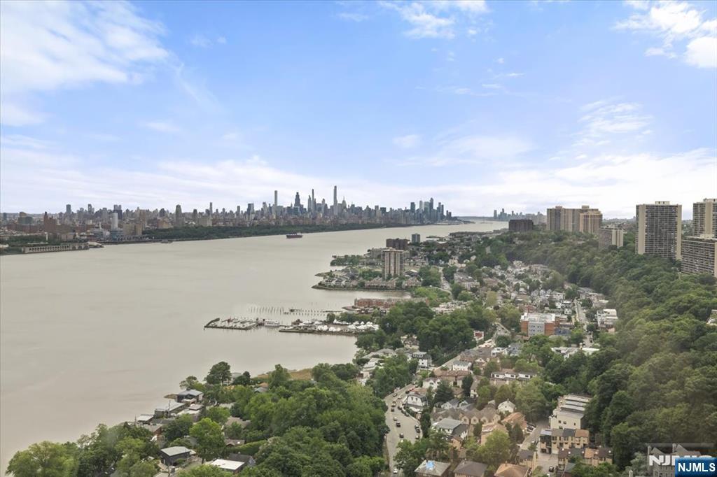 100 palisade Road 3408