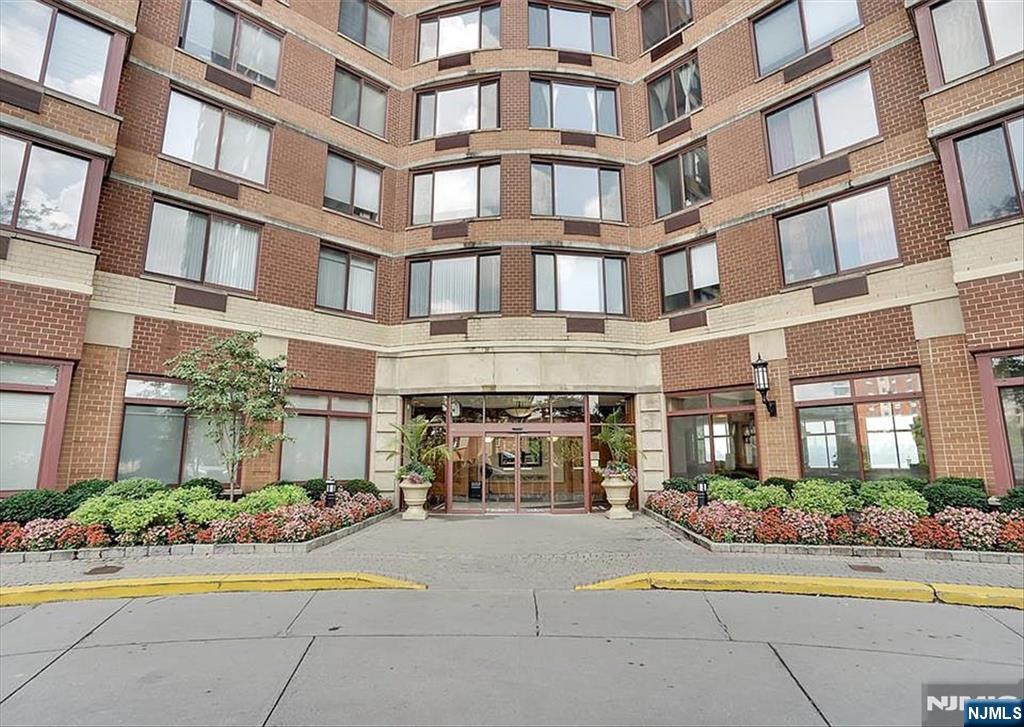 100 palisade Road 3408