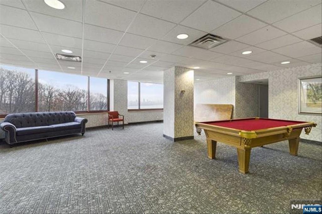 100 palisade Road 3408