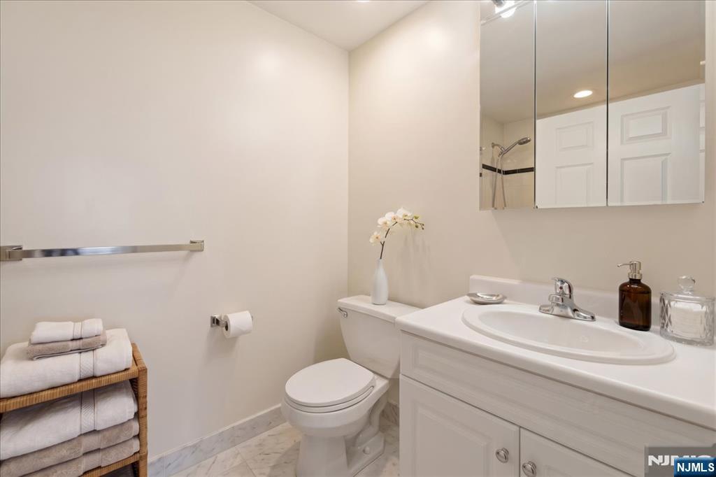 100 palisade Road 3408