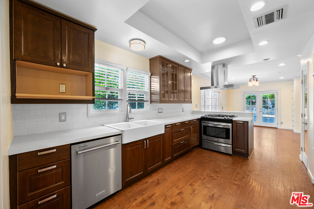 3141 Fairmount Ave