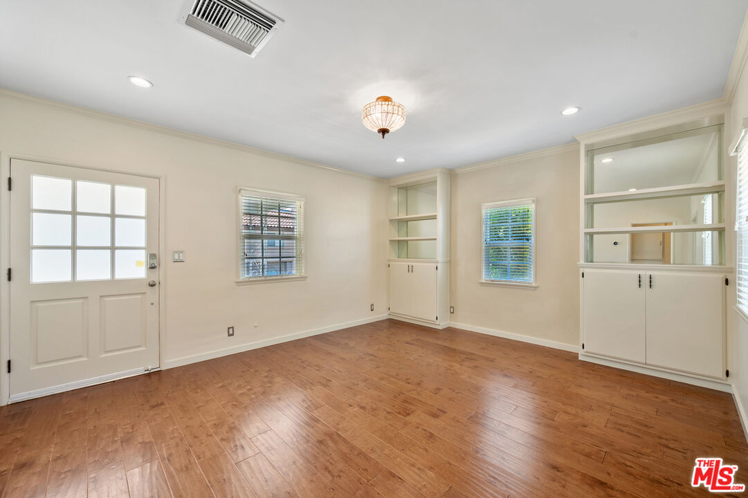 3141 Fairmount Ave